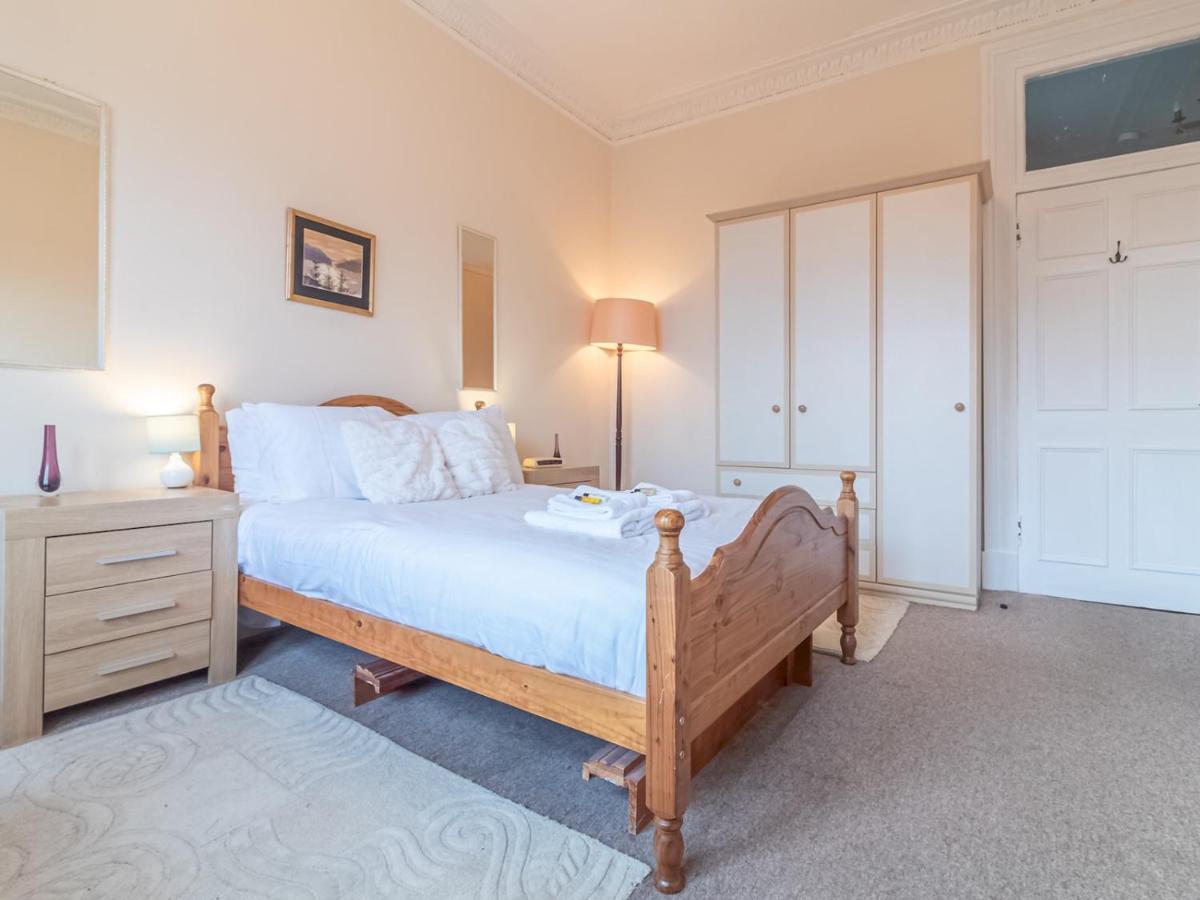 Spacious And Bright Property, In Chic Morningside! Sleeps Up To 6 Guests Edinburgh