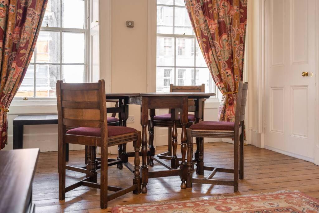 Spacious 2 Bedroom Flat In The City Centre Apartment
