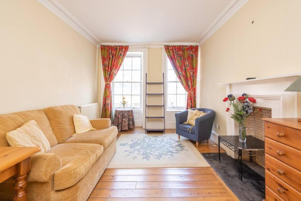 Spacious 2 Bedroom Flat In The City Centre Apartment Edinburgh