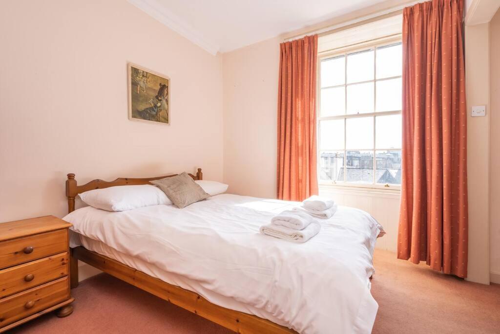 Spacious 2 Bedroom Flat In The City Centre * Edinburgh