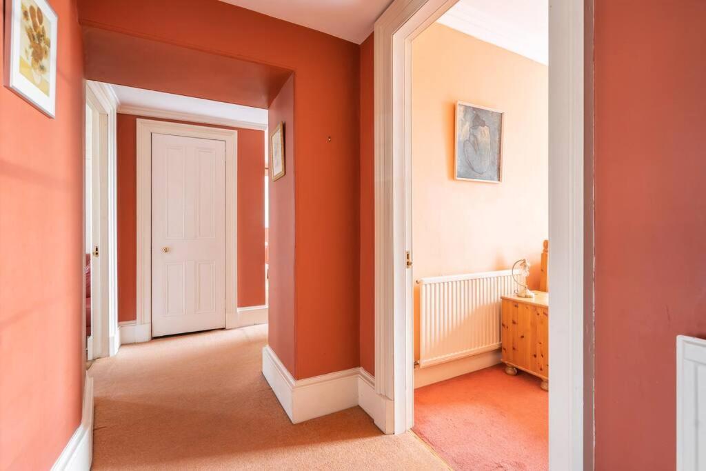 Spacious 2 Bedroom Flat In The City Centre * Edinburgh