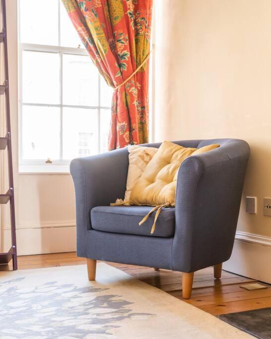 Spacious 2 Bedroom Flat In The City Centre