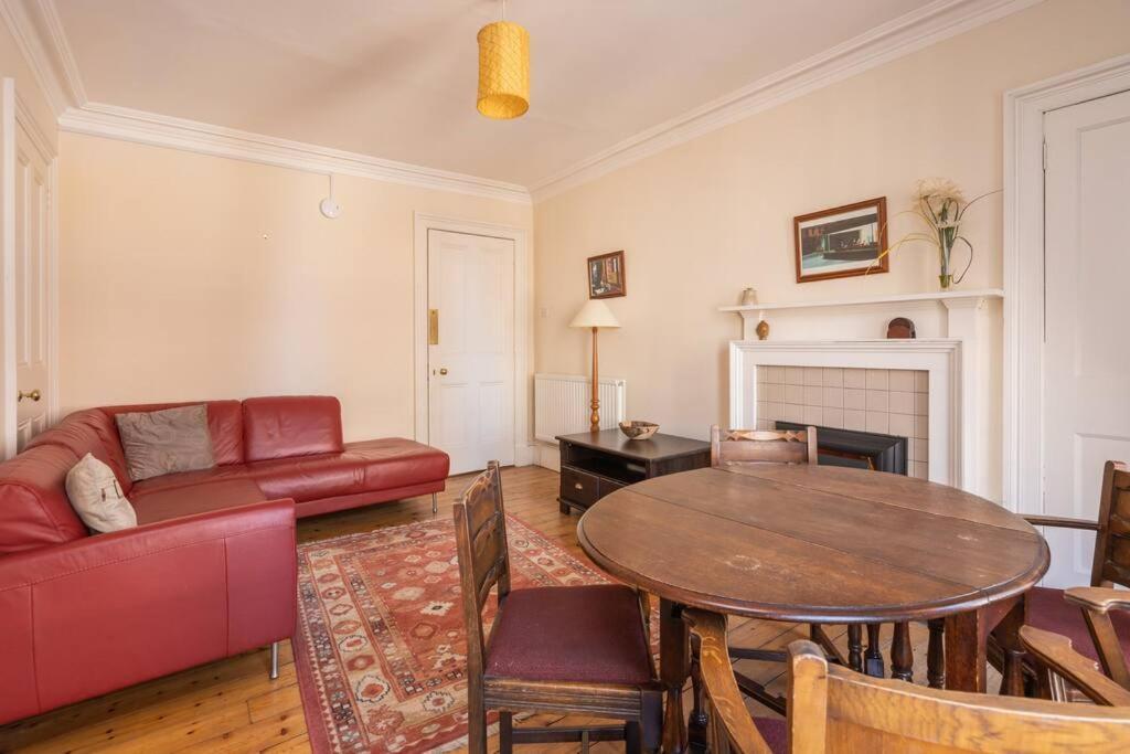 Spacious 2 Bedroom Flat In The City Centre