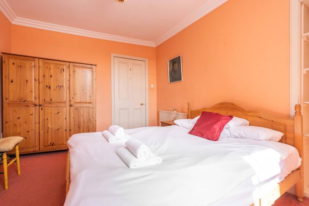 Spacious 2 Bedroom Flat In The City Centre *