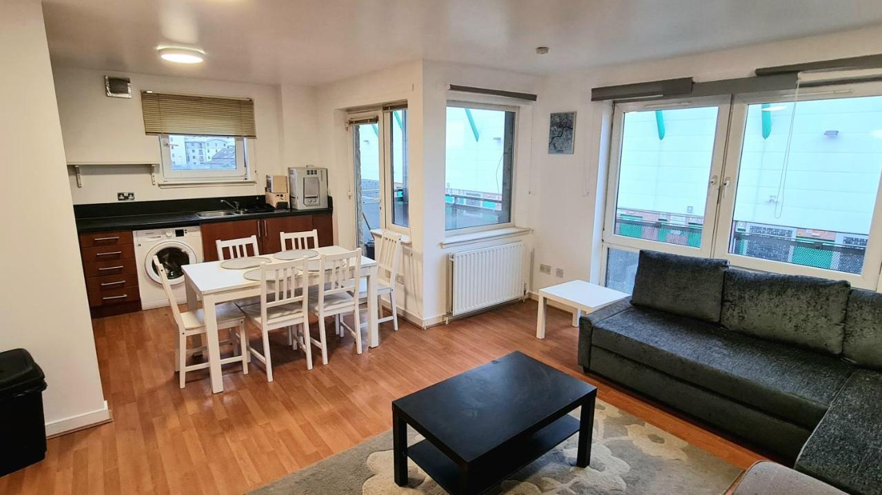 Apartment Lovely 3 Bedroom Apartment - Free Parking