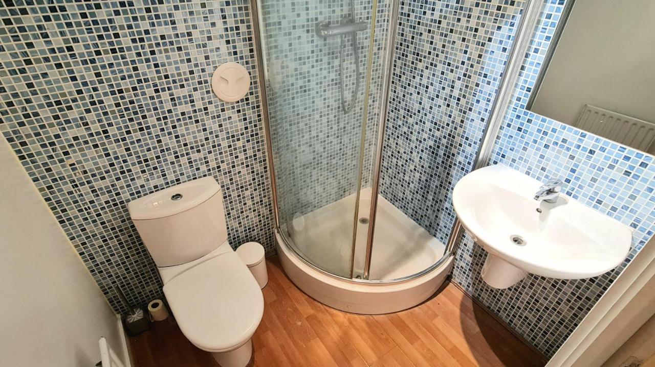 Lovely 3 Bedroom Apartment - Free Parking EDI