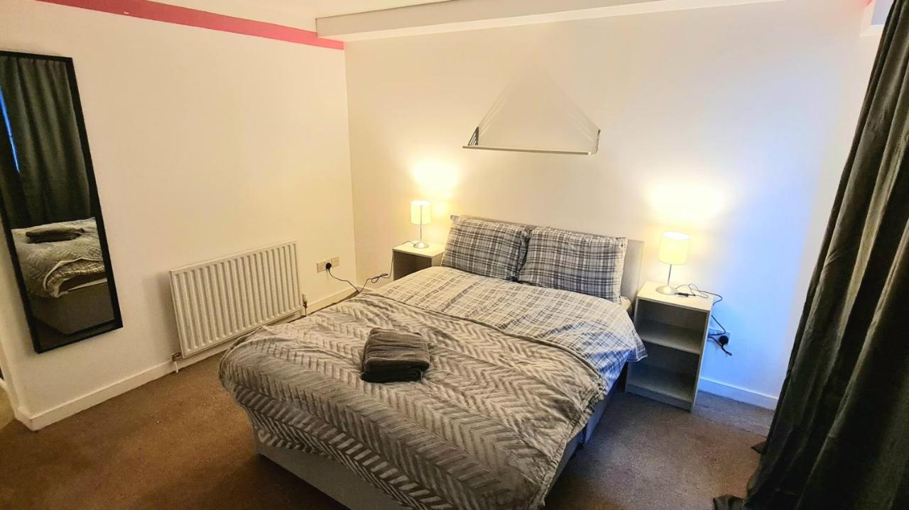 Apartment Lovely 3 Bedroom Apartment - Free Parking