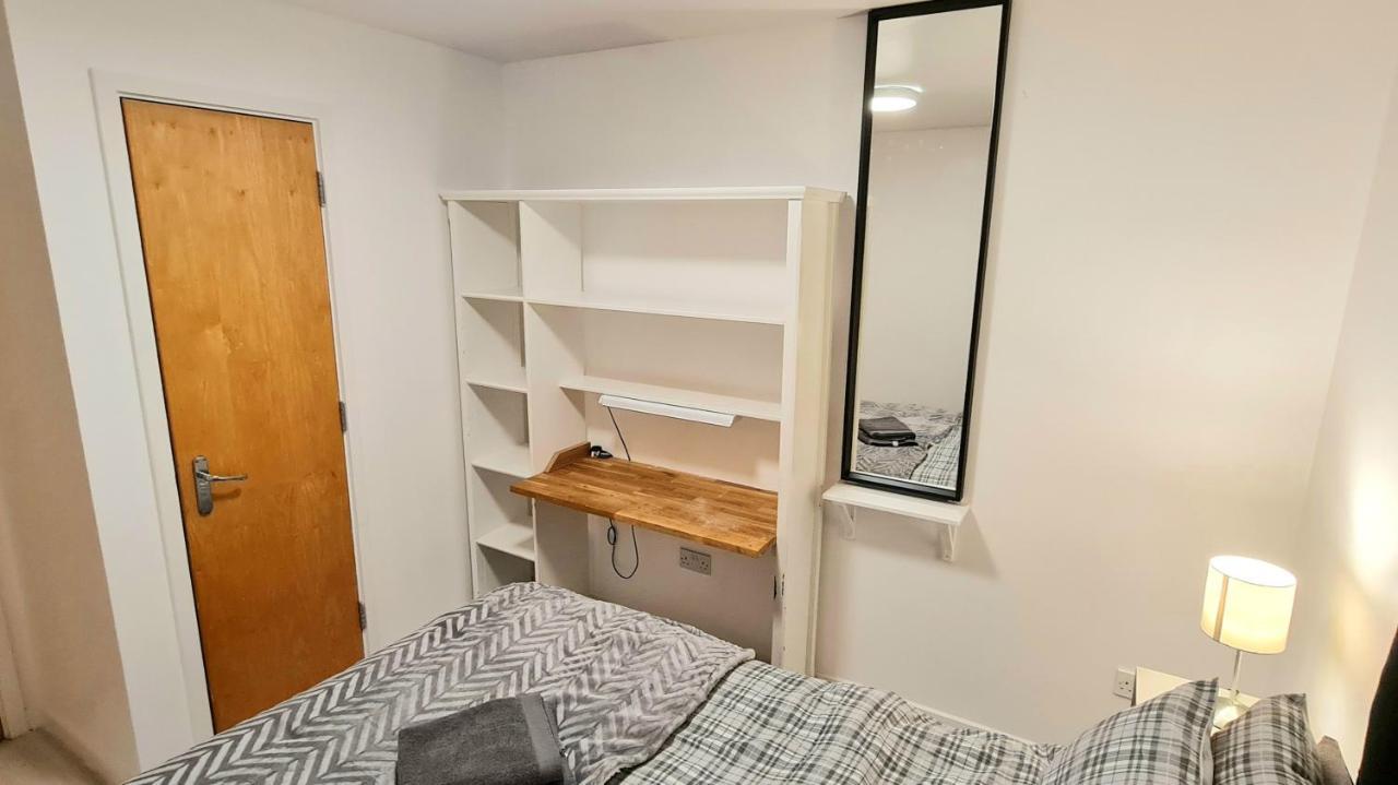Lovely 3 Bedroom Apartment - Free Parking * EDI