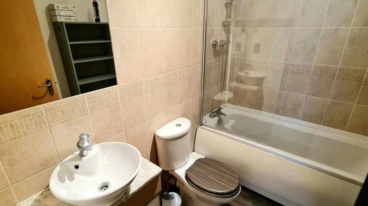 Apartment Lovely 3 Bedroom Apartment - Free Parking EDI