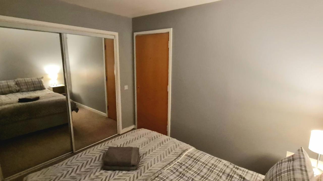 Apartment Lovely 3 Bedroom Apartment - Free Parking EDI