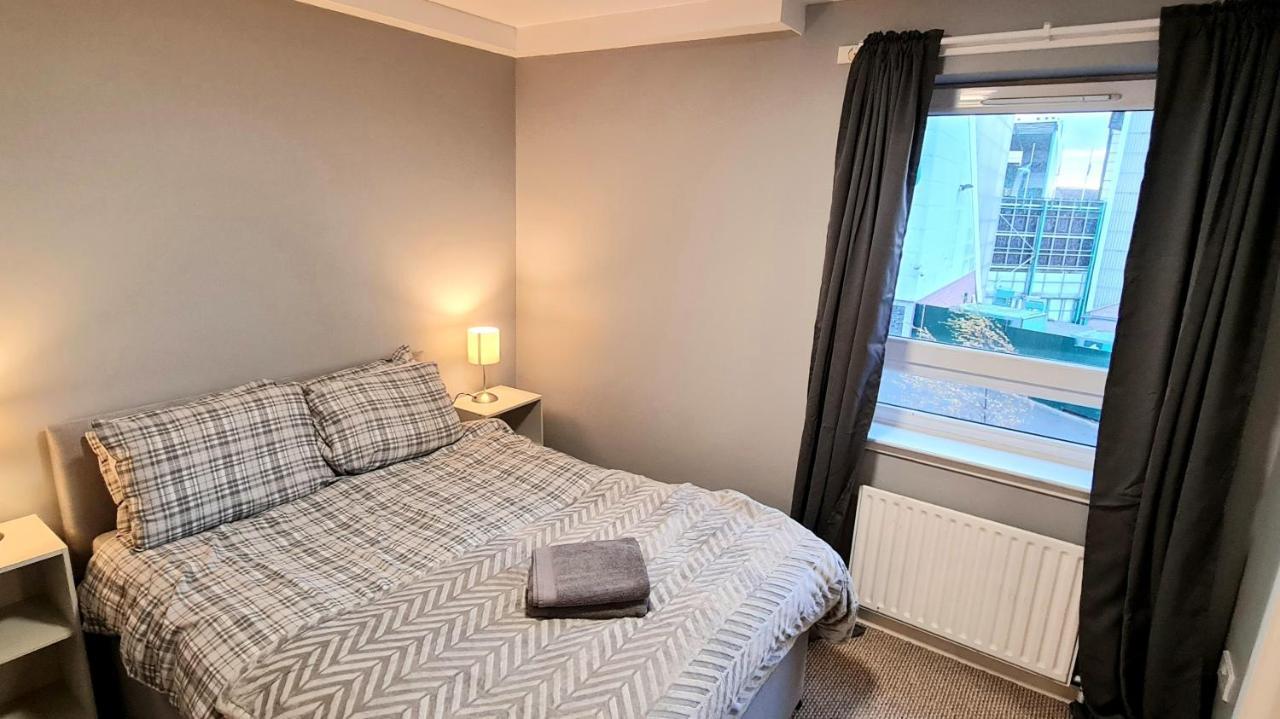 Lovely 3 Bedroom Apartment - Free Parking Apartment *