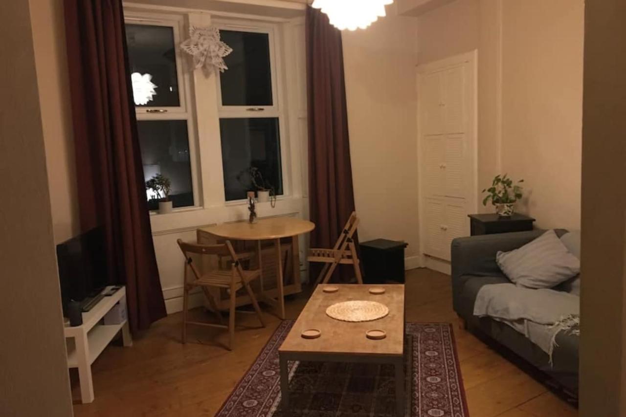 Lovely 1 Bedroom Near Centre Apartment *