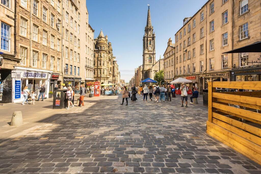 Spacious 2 Bedroom Flat In The City Centre Apartment *