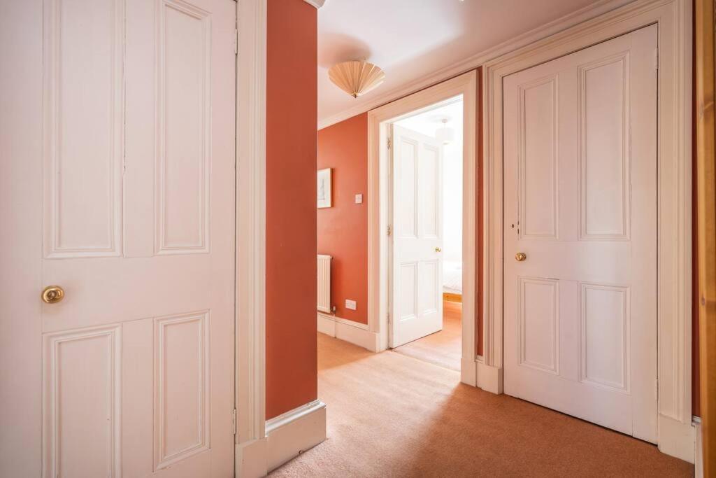 Spacious 2 Bedroom Flat In The City Centre *