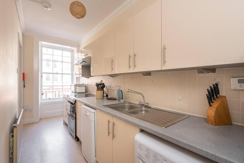 Spacious 2 Bedroom Flat In The City Centre Apartment