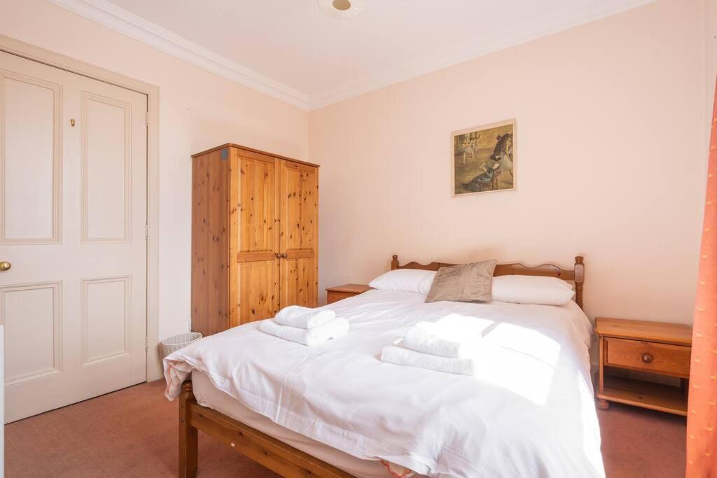 Spacious 2 Bedroom Flat In The City Centre