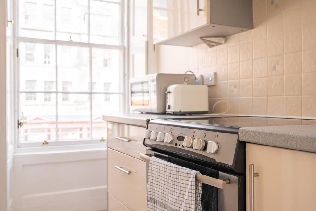 Spacious 2 Bedroom Flat In The City Centre