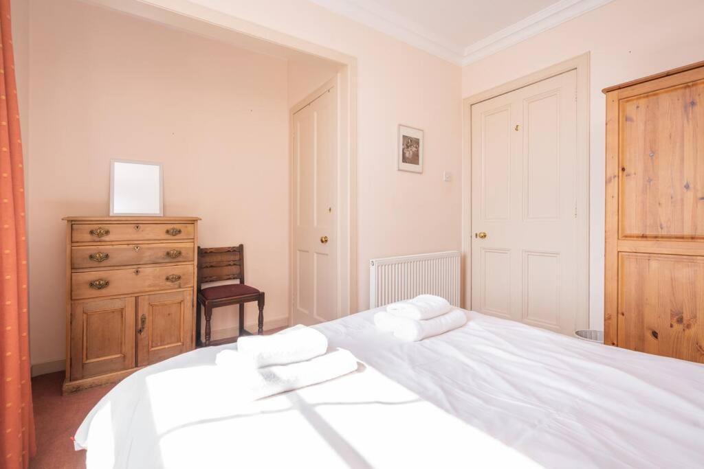 Apartment Spacious 2 Bedroom Flat In The City Centre *