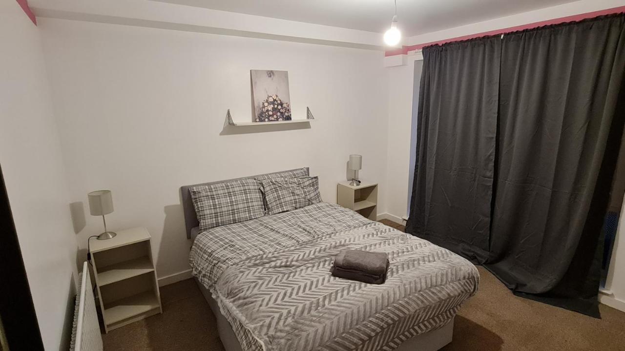 Lovely 3 Bedroom Apartment - Free Parking * EDI