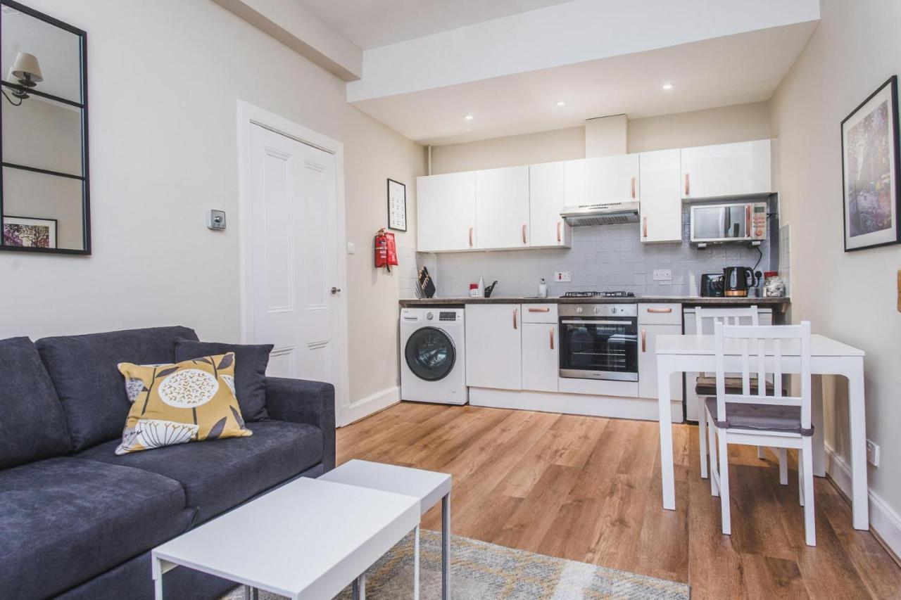 New Sleek 1bd Centre Edinburgh