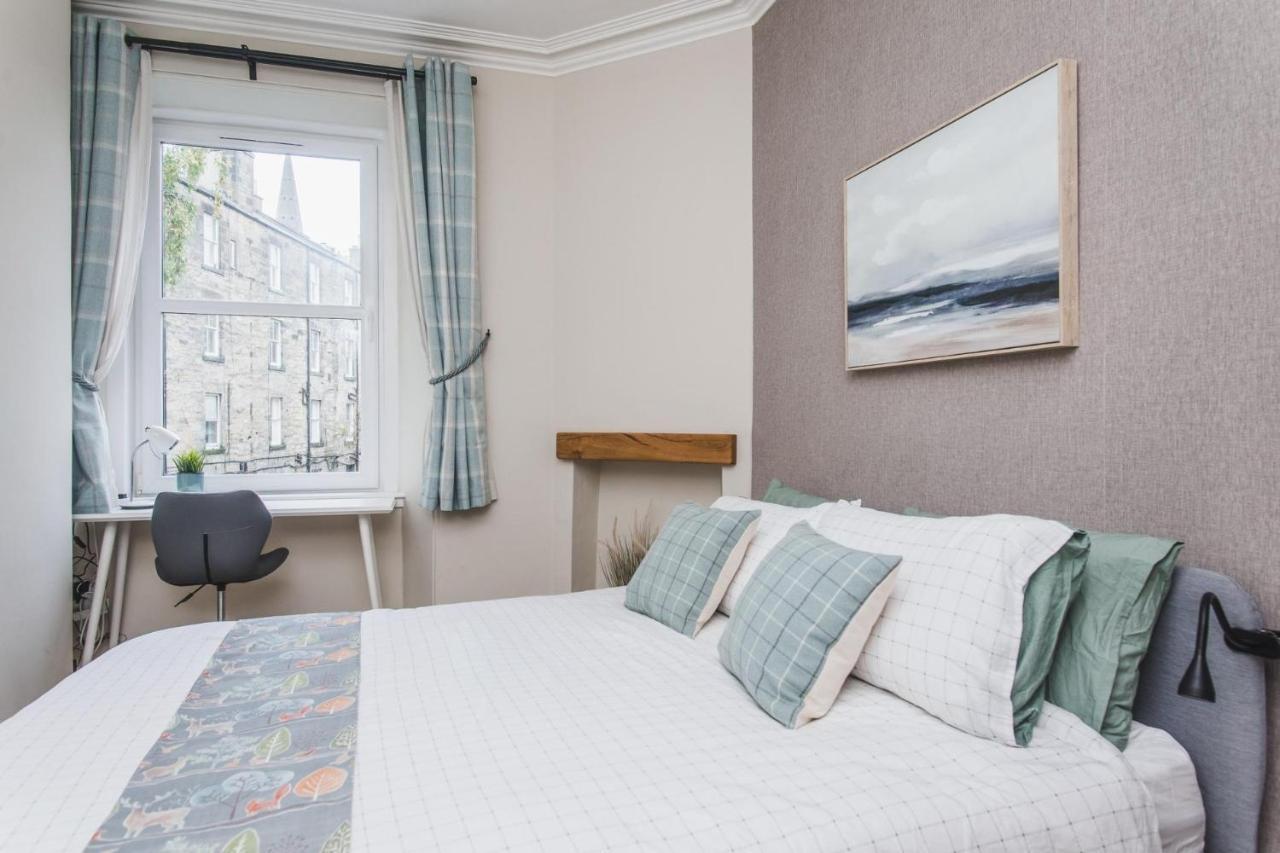 New Sleek 1bd Centre