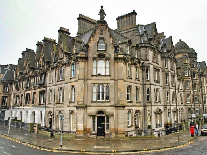 Apartment Castle Terrace 1 Bed Looking Onto Castle - Sleeps Upto 4 Edinburgh