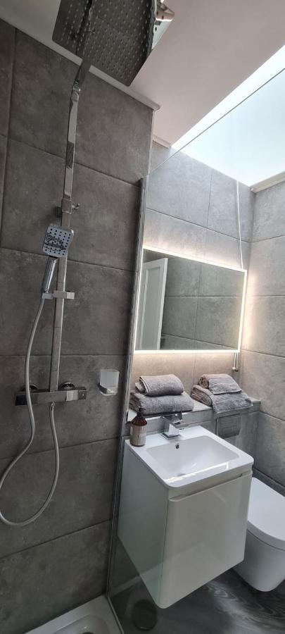 Castle Terrace 1 Bed Looking Onto Castle - Sleeps Upto 4 * Edinburgh