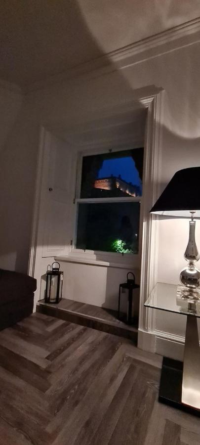 Castle Terrace 1 Bed Looking Onto Castle - Sleeps Upto 4 Edinburgh