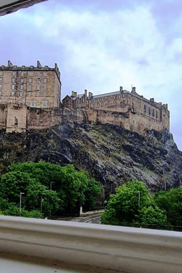 Castle Terrace 1 Bed Looking Onto Castle - Sleeps Upto 4