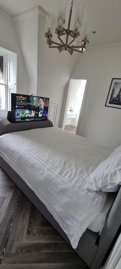 Apartment Castle Terrace 1 Bed Looking Onto Castle - Sleeps Upto 4 Edinburgh