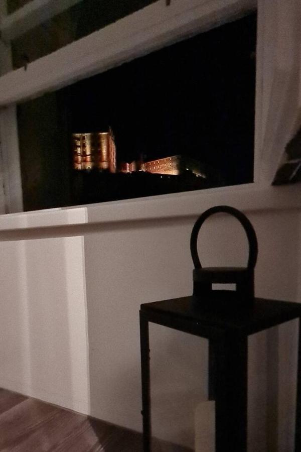 Apartment Castle Terrace 1 Bed Looking Onto Castle - Sleeps Upto 4 Edinburgh