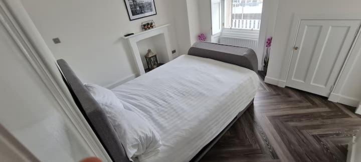Castle Terrace 1 Bed Looking Onto Castle - Sleeps Upto 4 Apartment EDI