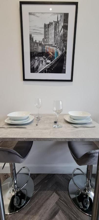 Apartment Castle Terrace 1 Bed Looking Onto Castle - Sleeps Upto 4 Edinburgh
