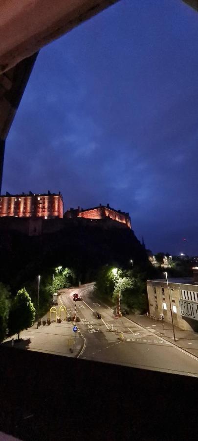 Apartment Castle Terrace 1 Bed Looking Onto Castle - Sleeps Upto 4 Edinburgh
