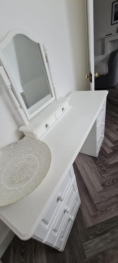Castle Terrace 1 Bed Looking Onto Castle - Sleeps Upto 4 Apartment Edinburgh