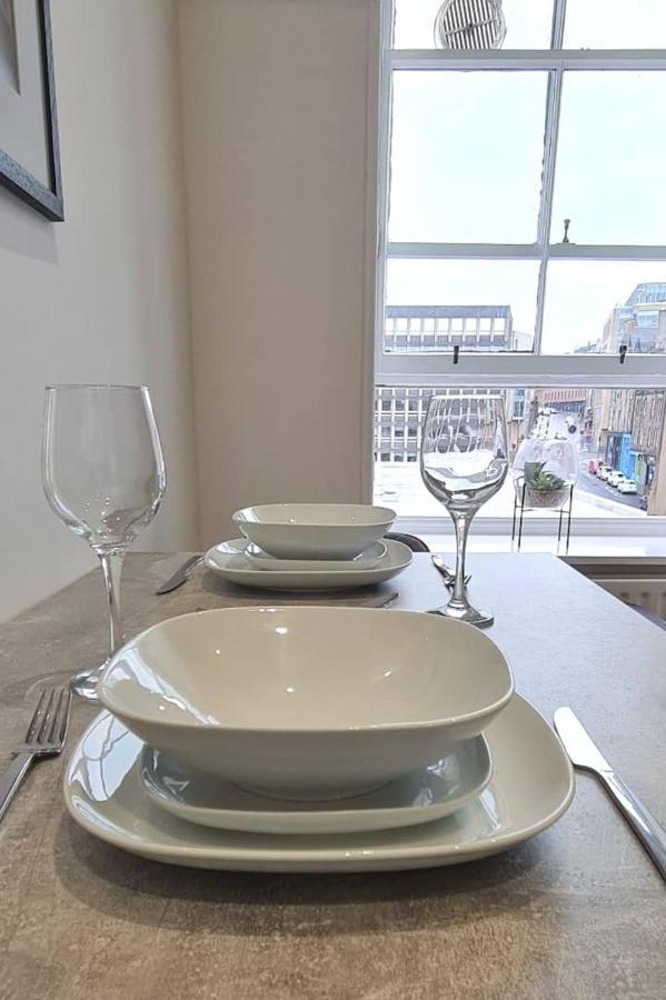 Castle Terrace 1 Bed Looking Onto Castle - Sleeps Upto 4 Apartment Edinburgh
