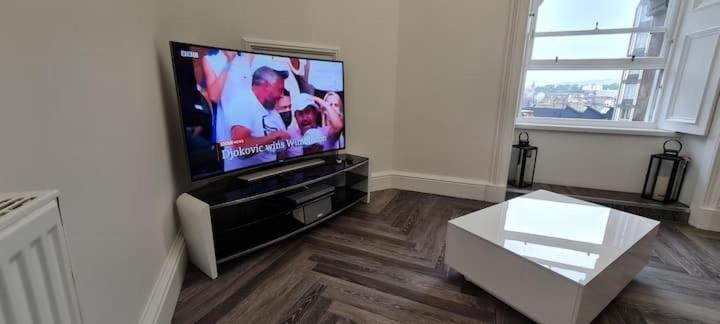 Castle Terrace 1 Bed Looking Onto Castle - Sleeps Upto 4