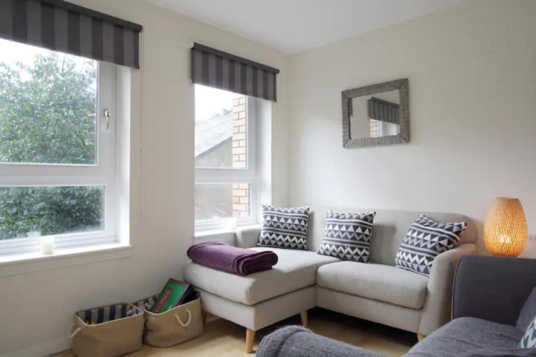 Pass The Keys Cosy And Bright 2 Beds Flat With - Free Parking *