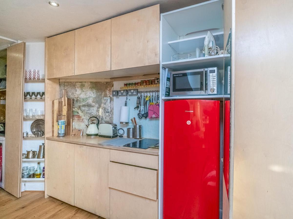 Pass The Keys Cosy And Stylish Open Plan Studio In New Town Apartment Edinburgh