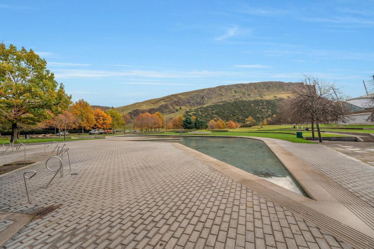 Spacious 3 Bedroom Modern House - Heart Of - Private Main Door Entrance & Private Garden With Stunning Views Of Arthur Seat *