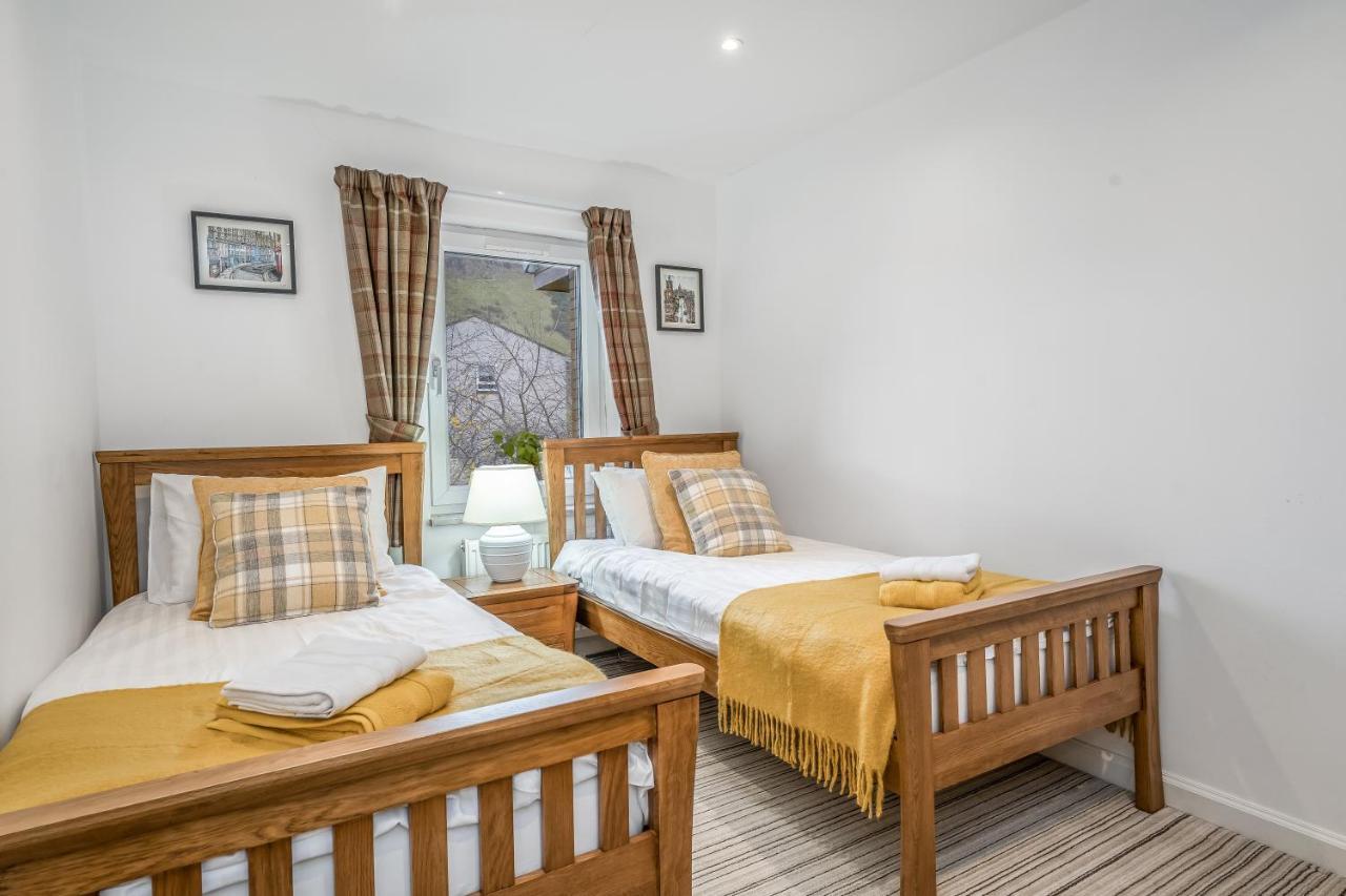Spacious 3 Bedroom Modern House - Heart Of - Private Main Door Entrance & Private Garden With Stunning Views Of Arthur Seat EDI