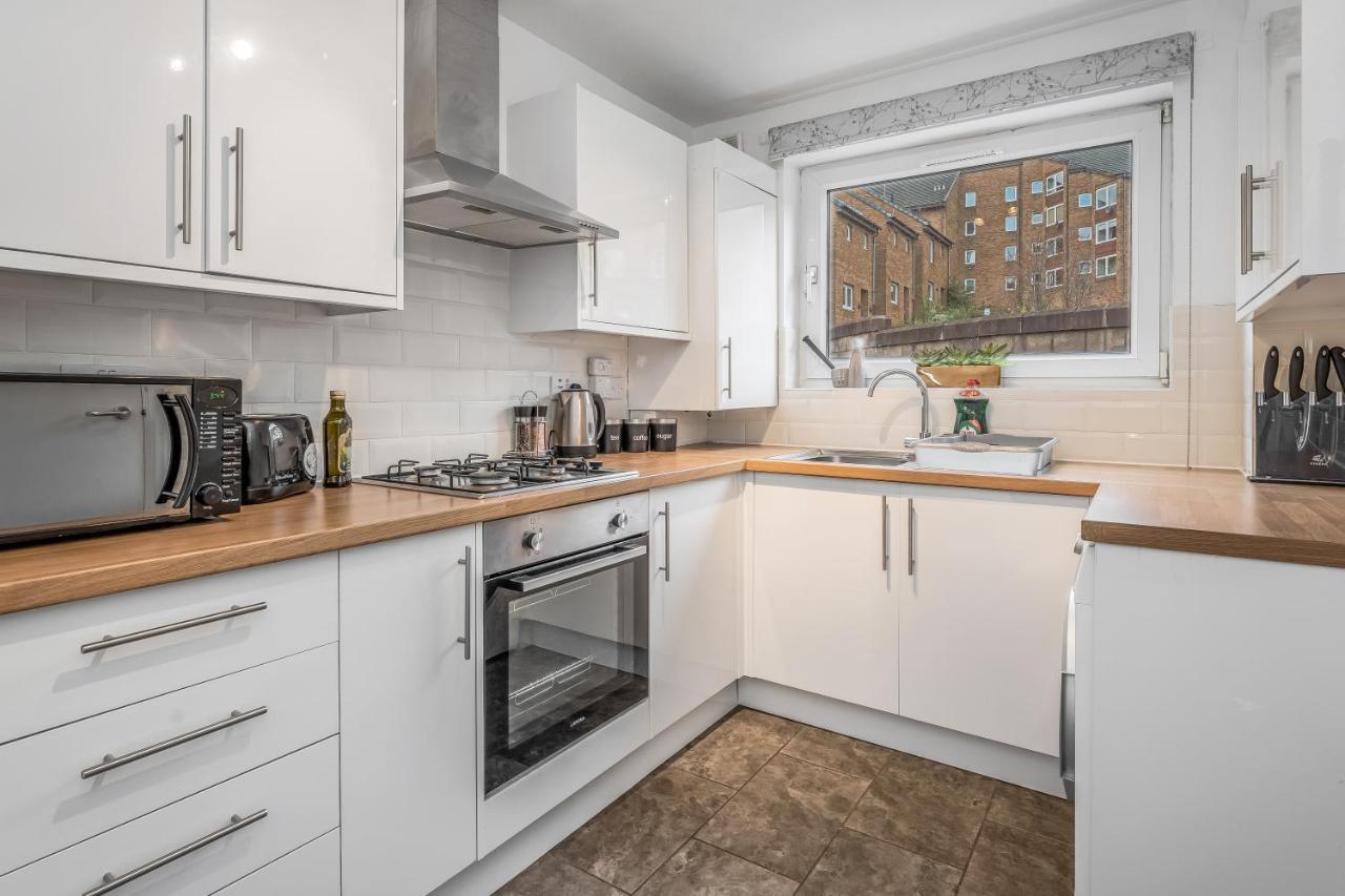Spacious 3 Bedroom Modern House - Heart Of - Private Main Door Entrance & Private Garden With Stunning Views Of Arthur Seat * EDI