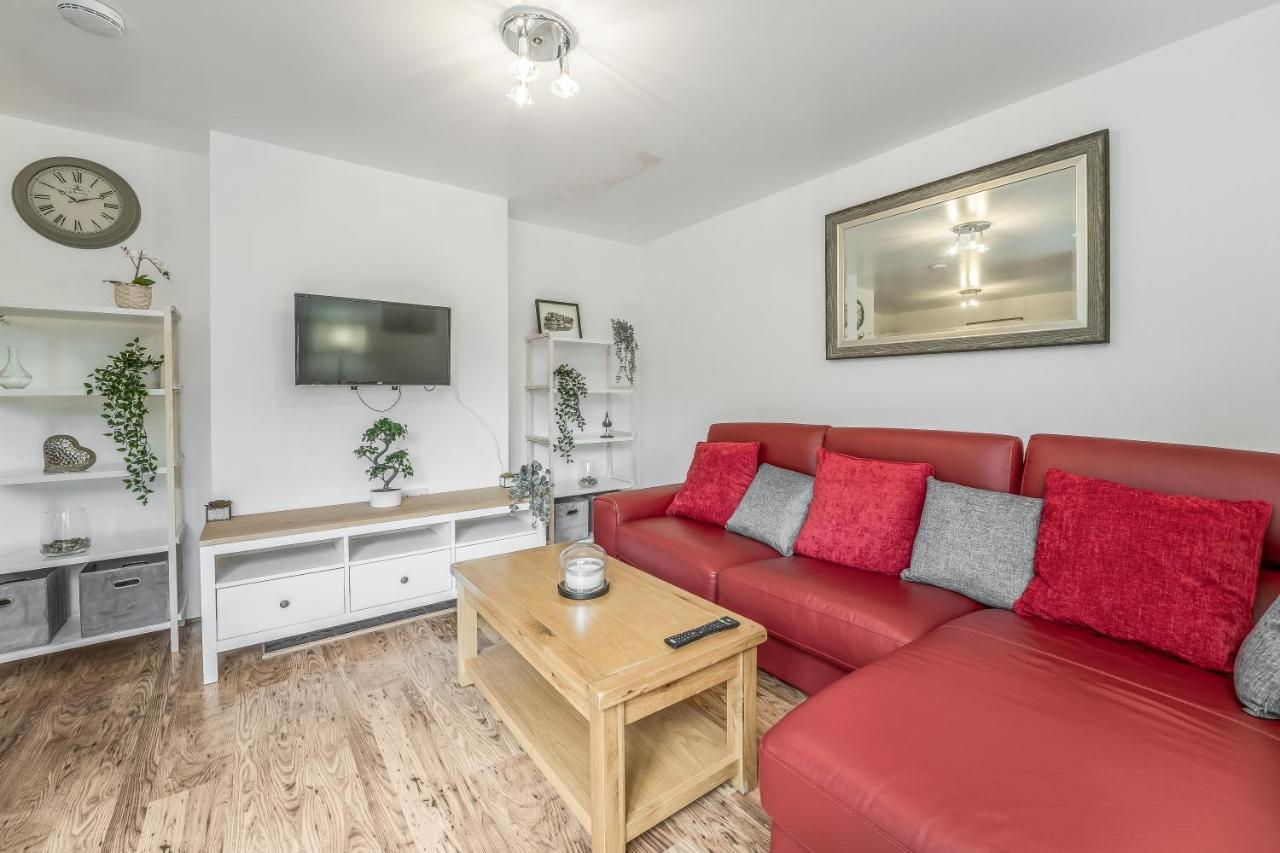Spacious 3 Bedroom Modern House - Heart Of - Private Main Door Entrance & Private Garden With Stunning Views Of Arthur Seat