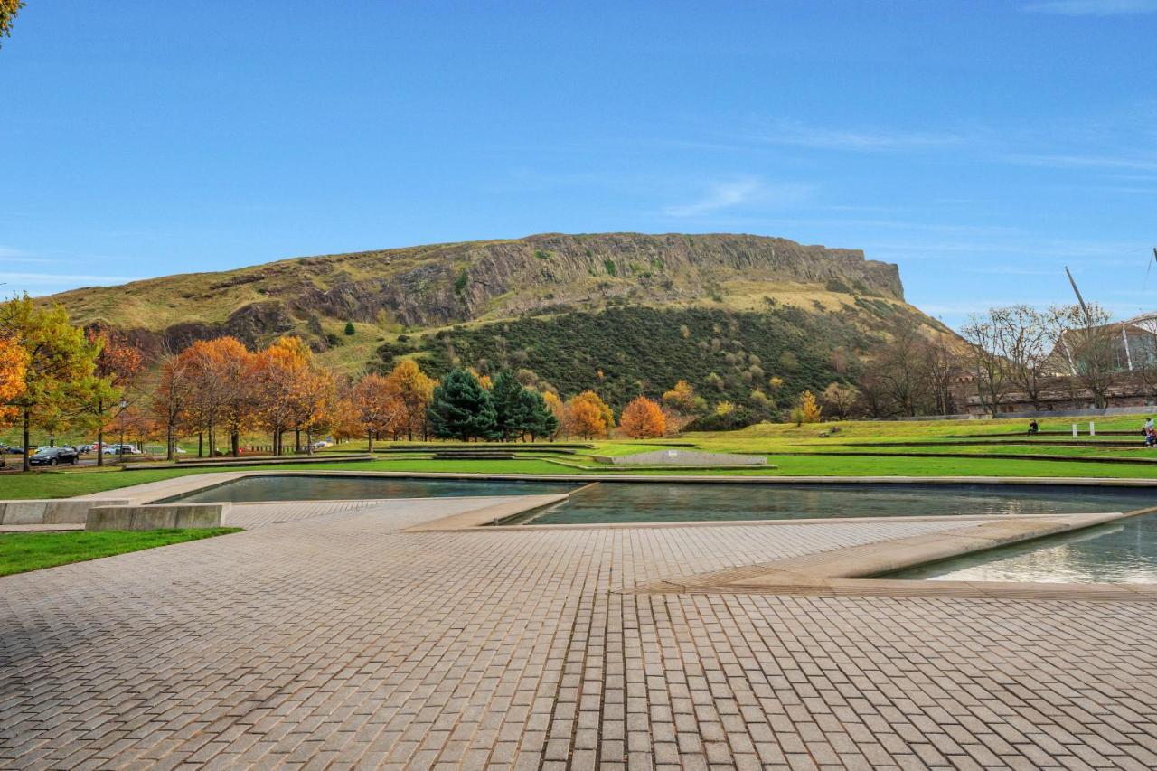 Spacious 3 Bedroom Modern House - Heart Of - Private Main Door Entrance & Private Garden With Stunning Views Of Arthur Seat Apartment *