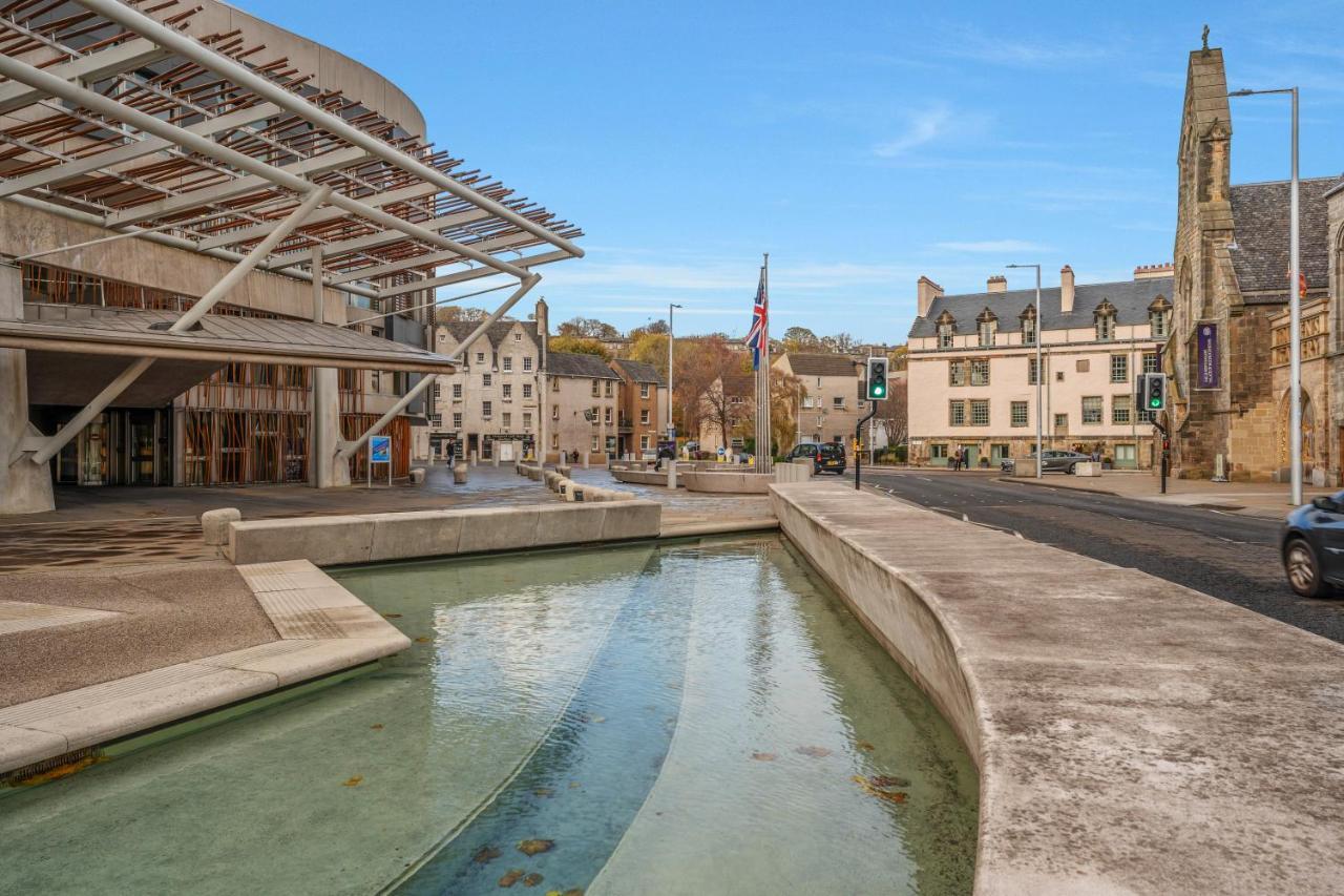 Spacious 3 Bedroom Modern House - Heart Of - Private Main Door Entrance & Private Garden With Stunning Views Of Arthur Seat Apartment *
