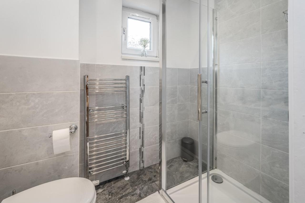 Spacious 3 Bedroom Modern House - Heart Of - Private Main Door Entrance & Private Garden With Stunning Views Of Arthur Seat Apartment