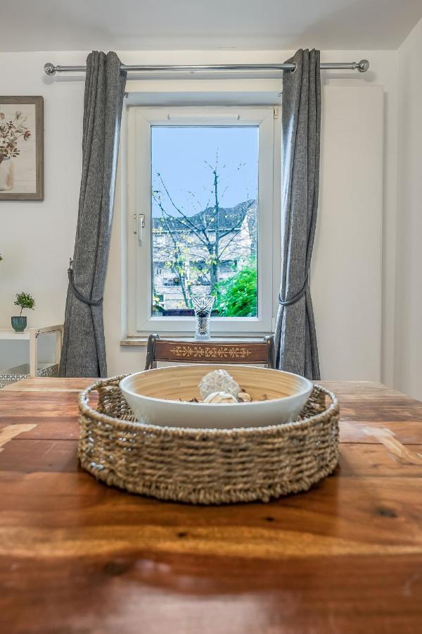 Spacious 3 Bedroom Modern House - Heart Of - Private Main Door Entrance & Private Garden With Stunning Views Of Arthur Seat Apartment *