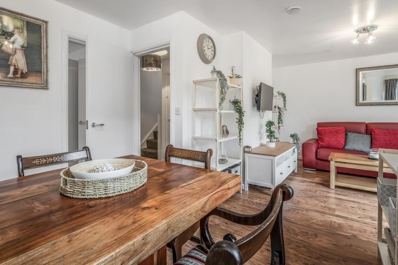 Spacious 3 Bedroom Modern House - Heart Of - Private Main Door Entrance & Private Garden With Stunning Views Of Arthur Seat * EDI