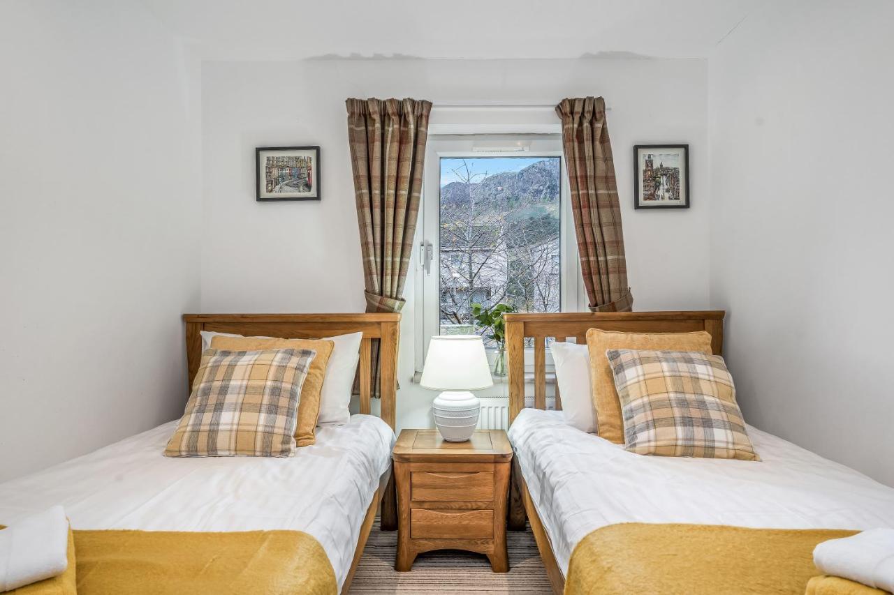 Spacious 3 Bedroom Modern House - Heart Of - Private Main Door Entrance & Private Garden With Stunning Views Of Arthur Seat * EDI
