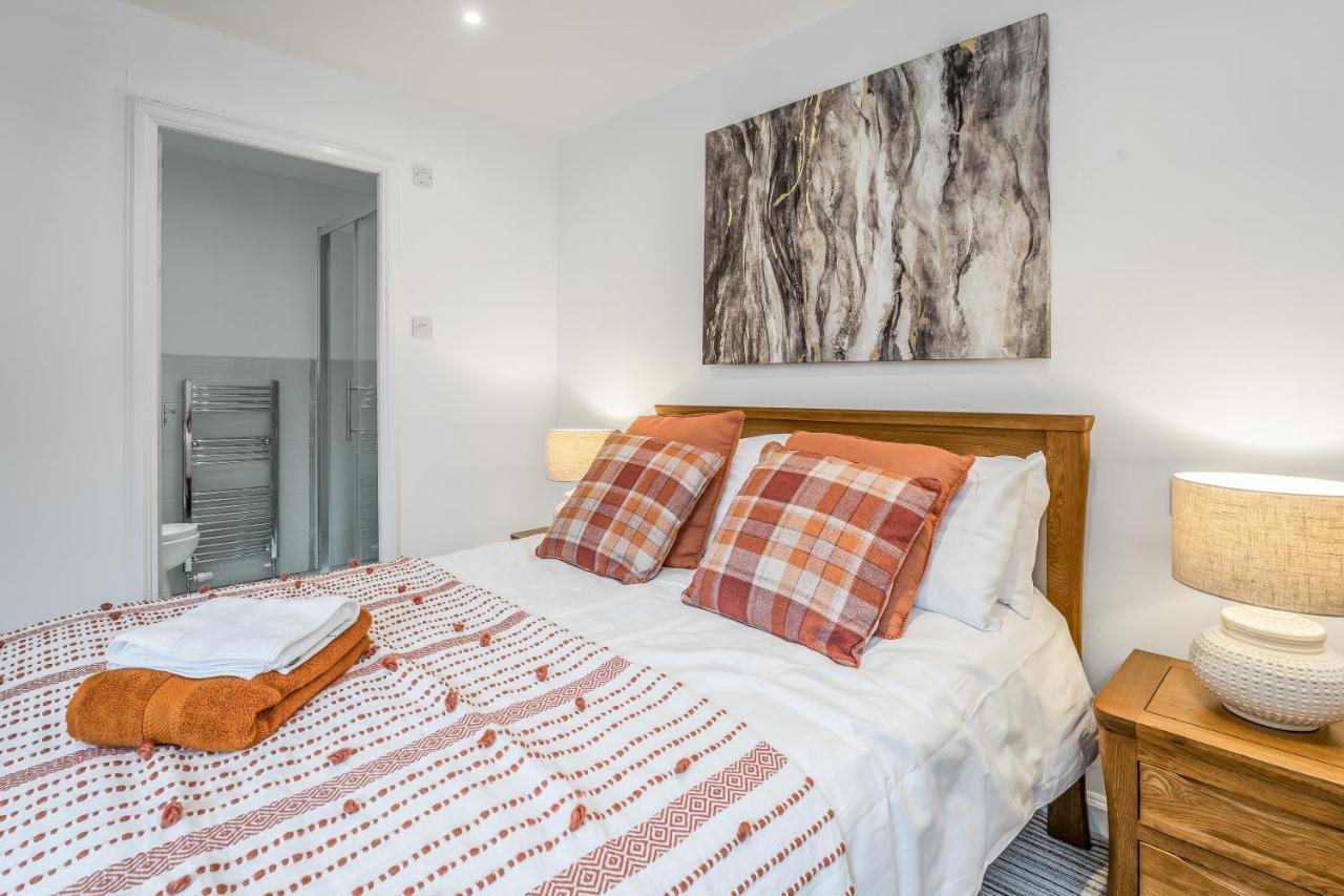 Spacious 3 Bedroom Modern House - Heart Of - Private Main Door Entrance & Private Garden With Stunning Views Of Arthur Seat